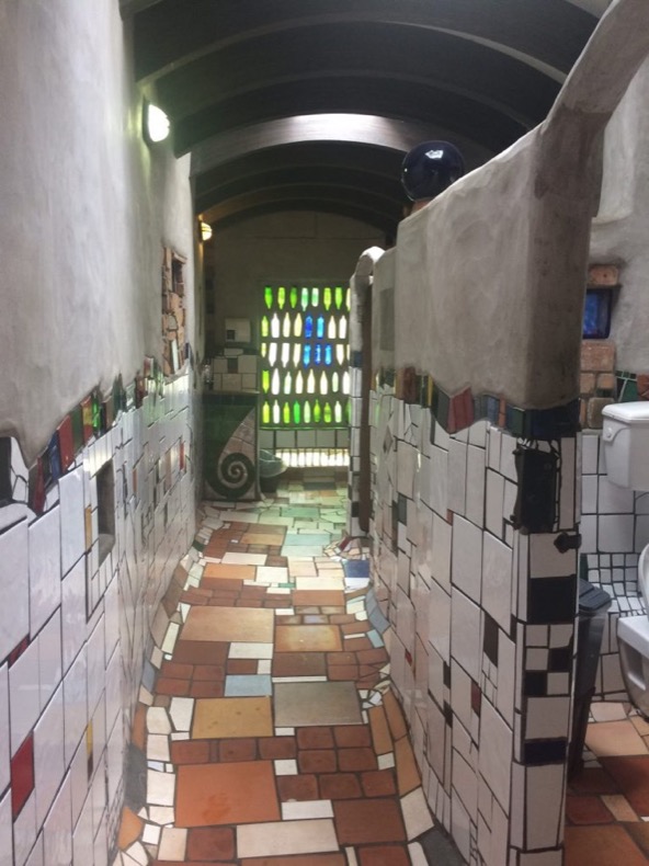 hundertwasser_toilets1